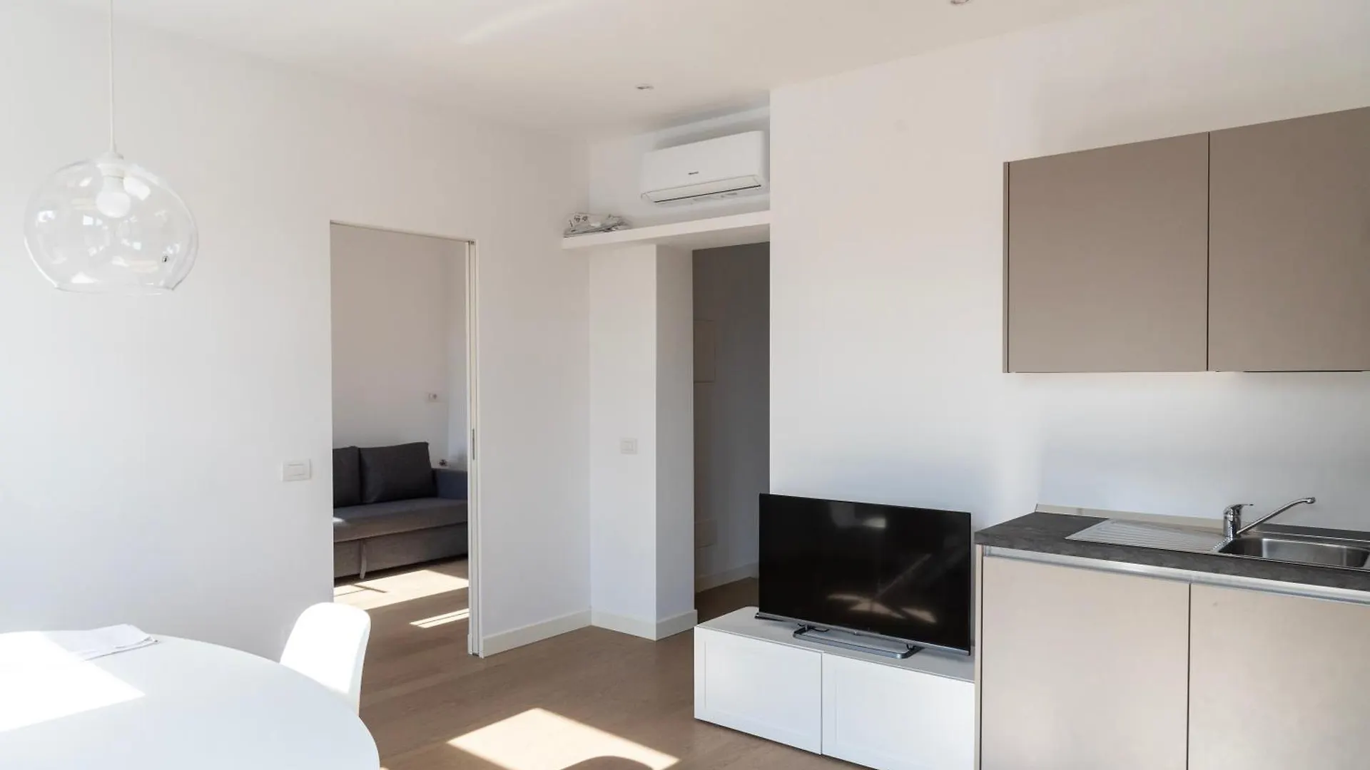 Youhosty - Bright Apartment Gioia Milan 0*,
